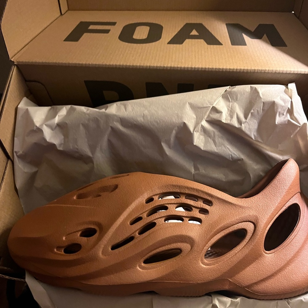 🆕 Yeezy Foam Runner Clay Red